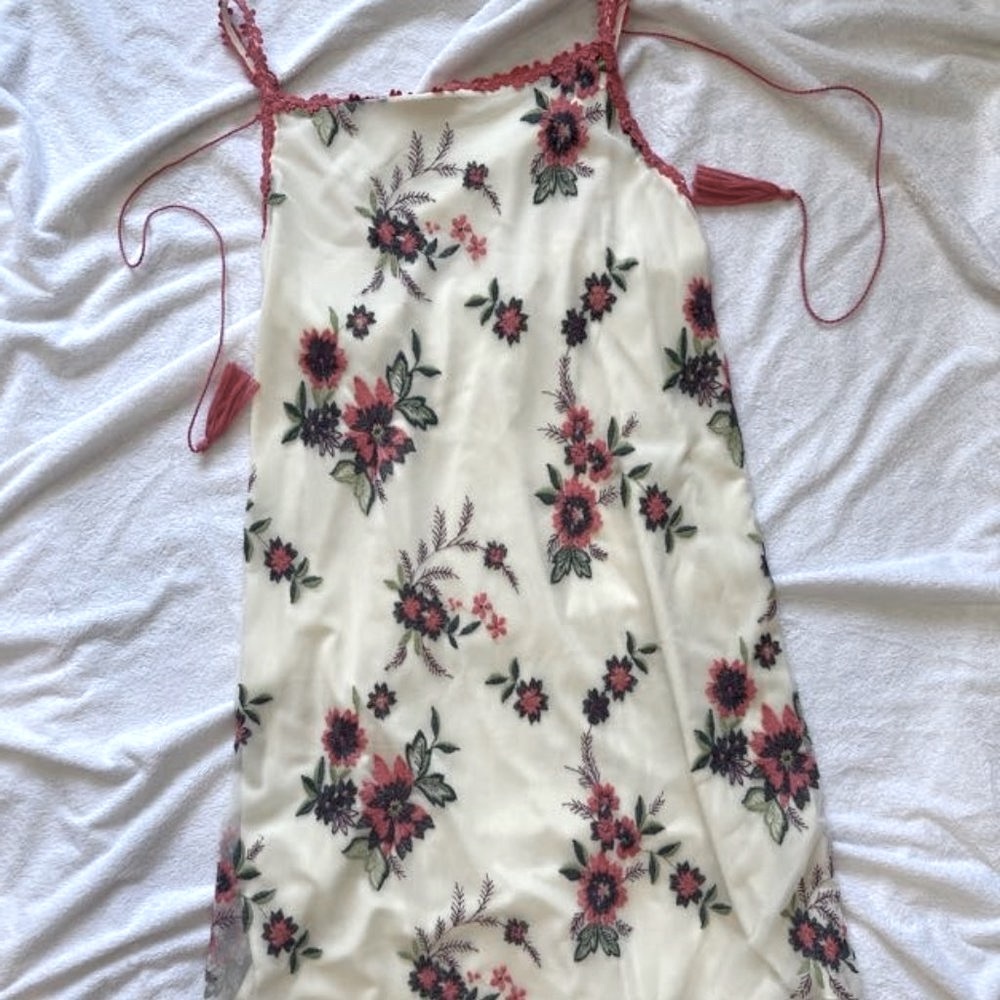 Timeless Elegance: Luxurious White Flower Dress with Intricate Floral Embroidery